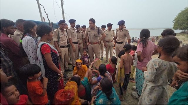बाढ़ में गंगा स्नान के दौरान डूबे 5 युवक, 1 की मौत; 3 को बचाया गया 

