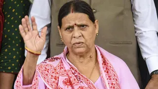 राबड़ी के नए आशियाने पर चढ़ रहा RJD का 'हरा' रंग (PTI)