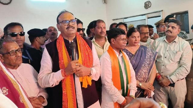 'अयोध्या को बदनाम करने की साजिश, सनातन को कमजोर करना चाहते हैं विरोधी'; मीरजापुर में बोले ब्रजेश पाठक

