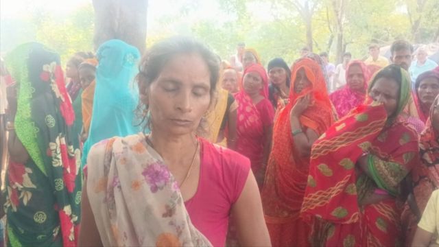 लखीमपुर में तालाब किनारे मिला युवक का शव, परिवार वालों ने उठाए सवाल
