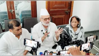 प्रेसवार्ता करते सपा नेता आसिम राजा। जागरण