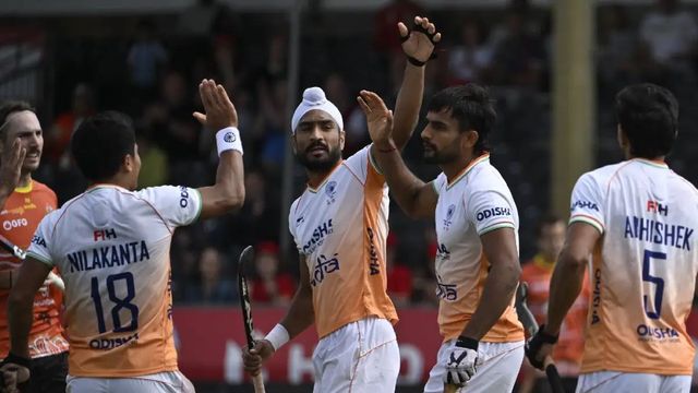 IND vs PAK: भारत से बुरी तरह पिटा पाकिस्तान, टीम इंडिया के खिलाफ जीत के लिए तरसा पाक
