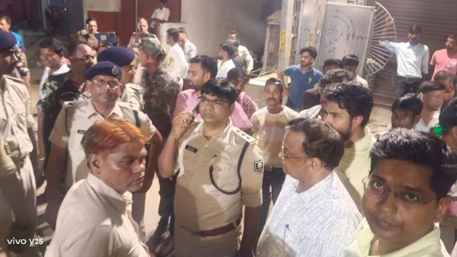 जमुई में मुहर्रम जुलूस में बवाल: पुरानी रंजिश को लेकर दो ताजिया समितियों के बीच पथराव, 13 गिरफ्तार
