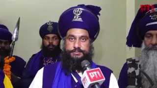 पांवटा सहिब में पूरे विवाद पर प्रतिक्रिया देता निहंग सिंह। पीटीआई