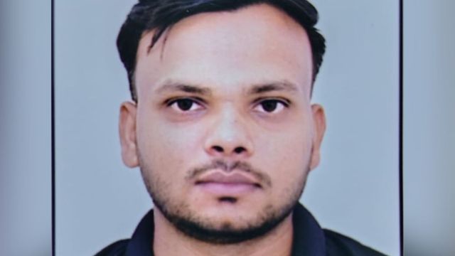 1 साल की उम्र में पिता को खोया, मां ने खेतों में मजदूरी कर पढ़ाया; अब बेटा बना सरकारी अफसर
