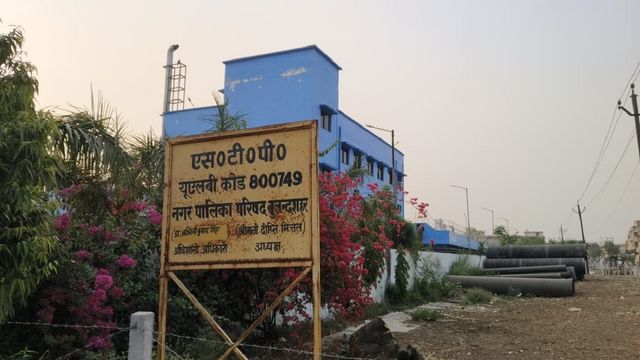इंजीनिरिंग का कमाल: नहर के ऊपर से गुजरेगी कंक्रीट की पाइपलाइन
