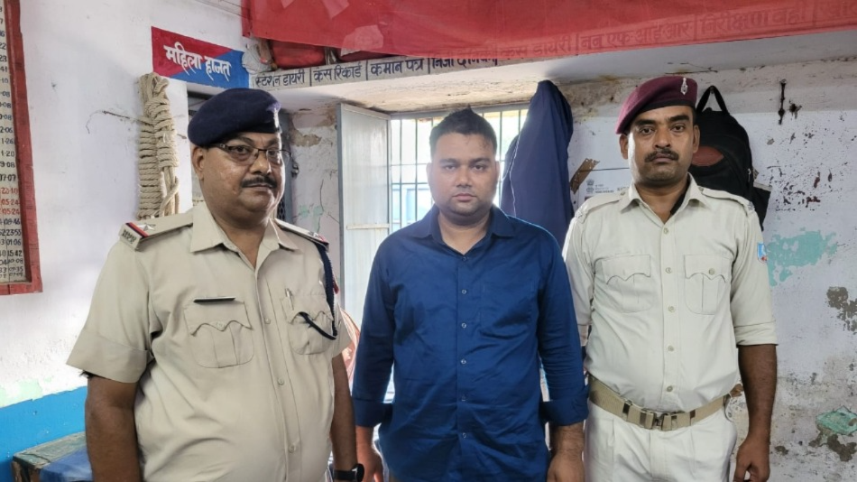 ट्रेन के अंदर पिस्टल लहराकर फैलाई दहशत, उतर प्रदेश का सिक्योरिटी गार्ड गिरफ्तार; 24 कारतूस बरामद
