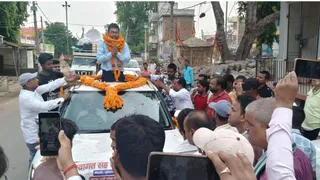 गांव पहुंचने पर सुमित का हुआ जोरदार स्वागत। जागरण
