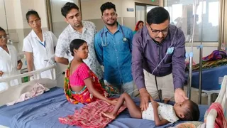ब्रेन मलेरिया से पीड़ित बच्चे का चल रहा इलाज। (जागरण)