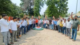 विरोध जताते अभ्यर्थी। फोटो जागरण