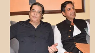 मीडिया को जानकारी देते बाएं से अभिनेता चंद्र चूड़ व अभिमन्यु सिंह । जागरण