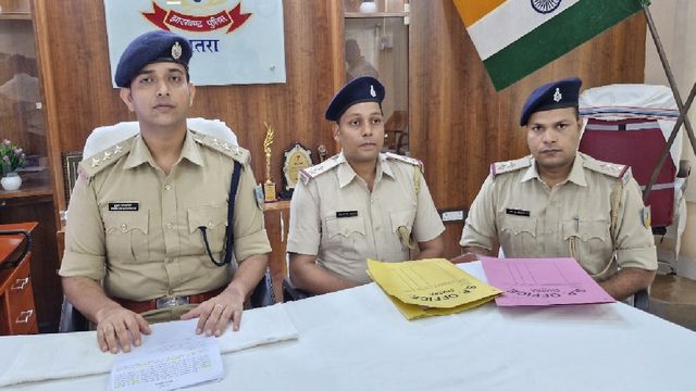 चतरा में पुलिस की बड़ी कार्रवाई, 912 किलो डोडा जब्त, तस्कर फरार
