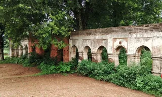 झरपो राजगढ़ में डुगडुगी बजाकर जुटे थे सैकड़ों आदिवासी, तीर-धनुष और भाला लेकर शुरू किया था आंदोलन।
