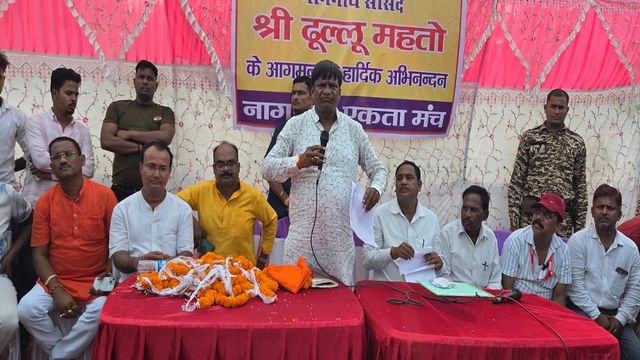 झरिया में कोयला चोरी और माफिया पर भड़के सांसद ढुलू महतो, बोले- गरीबों के हक की लड़ाई में जेल जाने को भी तैयार
