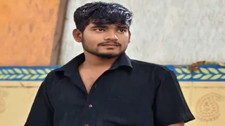 प्रयागराज के नवाबगंज में नेशनल हाईवे पर सड़क हादसे में मृत डंपर चालक शुभम की फाइल फोटो।