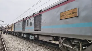 बिहार में जनसाधारण एक्सप्रेस के कोच में ब्रेक बाइंडिंग से लगी आग