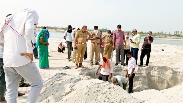 कौशांबी DM के आदेश पर खोदी गई कब्र, महिला का शव गायब देख हैरान रह गए पुलिसकर्मी; कंकाल भी नहीं मिला