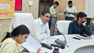 मथुरा के डीएम हैं सीपी सिंह।