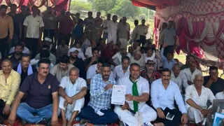 फरीदाबाद के सेक्टर-80 में प्लॉट धारकों को हाई कोर्ट के आदेश के बावजूद कब्जा नहीं मिल पा रहा है। जागरण
