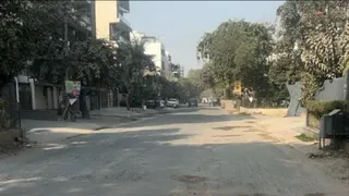 करीब चार किलोमीटर लंबी सड़क को मॉडल रोड बनाई जाएगी। फोटो: जागरण