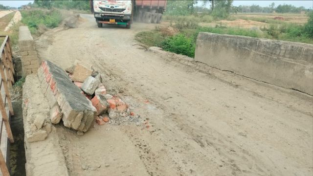 औरंगाबाद में NH-139 के डायवर्जन रूट पर संकट, हादसे के डर से पुल पर भारी वाहनों की एंट्री पर रोक
