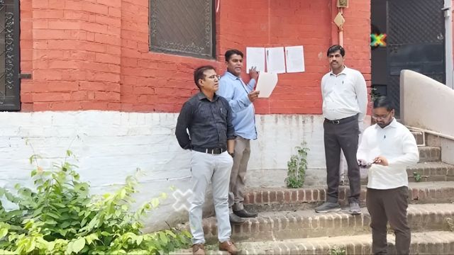 सीतापुर में असरफ मंजिल पर नोटिस चस्पा, कब्जेदारों को दस जुलाई को रखना होगा पक्ष

