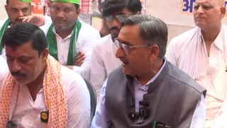 एडवोकेट अनिल कुमार और दूसरे पदाधिकारी। वीडियो ग्रैब