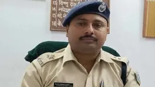 आलोक दुबे को तत्काल प्रभाव से निलंबित कर दिया है।