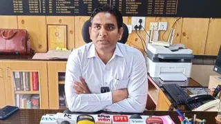 उपायुक्त कांगड़ा हेमराज बैरवा धर्मशाला में मीडिया से बात करते हुए। जागरण