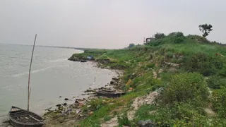 गंगा के गर्भ में समाया 8 KM शंकर तटबंध, 2 दशक से खामियाजा भुगत रही बड़ी आबादी