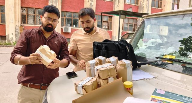 फिरोजपुर में स्वास्थ्य विभाग का बड़ा एक्शन, गाड़ी से 30 किलो संदिग्ध पनीर और भारी मात्रा में नकली देसी घी जब्त
