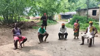 भवानीगंज के ग्रामीण। फोटो जागरण