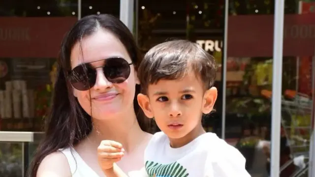'खुद ठेले पर जाकर...' Dia Mirza के 5 साल के बेटे ने डिलीवरी ब्वॉय को दिया ज्ञान, नेटिजन्स ने एक्ट्रेस को कर दिया ट्रोल