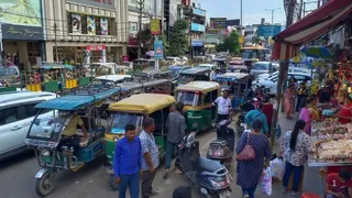 गाजियाबाद में ई-रिक्शा की बढ़ती संख्या ट्रैफिक जाम का बड़ा कारण बन रही है। जागरण
