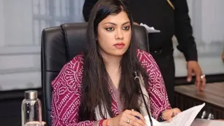 ग्रेटर नोएडा में जिलाधिकारी मेधा रूपम ने बैंकर्स समिति की बैठक में पात्र लाभार्थियों को सरकारी ऋण योजनाओं में प्राथमिकता देने के निर्देश दिए।