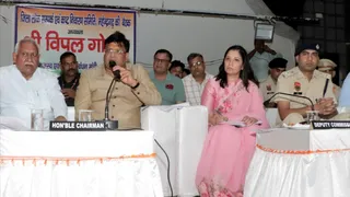 जिला लोक संपर्क एवं जन परियोजना समिति की बैठक लेते राजस्व मंत्री एवं आपदा प्रबंधन मंत्री विपुल गोयल। जागरण