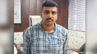 आरोपित लेखपाल योगेश कुमार तिवारी।