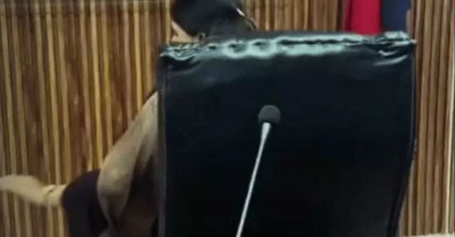 औरैया में दारोगा की बहू को रील का चस्का! सीधे एसपी की कुर्सी में बैठकर बनाया वीडियो, मचा हड़कंप
