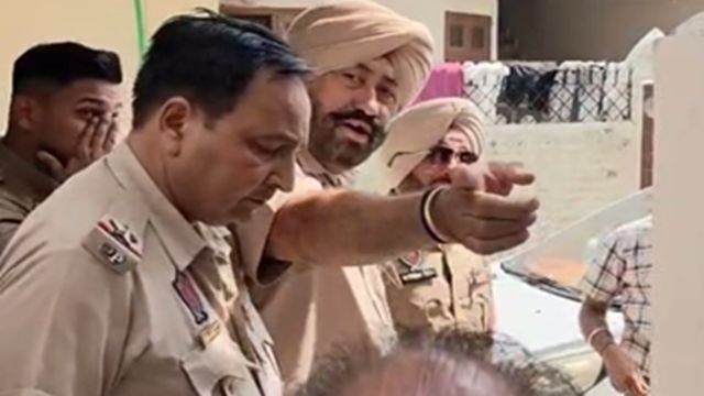 होशियारपुर में दिनदहाड़े घर में घुसे लुटेरे, महिला को धमकाकर लूटे सोने के गहने; पुलिस जांच में जुटी
