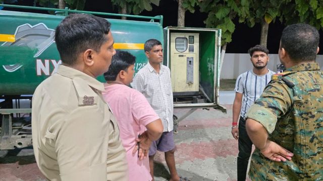 पश्चिम चंपारण में तीन हजार लीटर संदिग्ध पेट्रोल कहां से आया, कहां जा रहा था?
