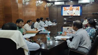 आनलाइन समीक्षा बैठक करते झारखंड के मुख्य निर्वाचन अधिकारी के रवि कुमार।(फोटो साैजन्य)