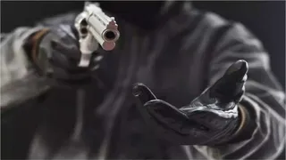 भारत फाइनेंस के असिस्टेंट ब्रांच मैनेजर से हथियार के बल पर डेढ़ लाख रुपये की लूट। (प्रतीकात्मक फोटो)