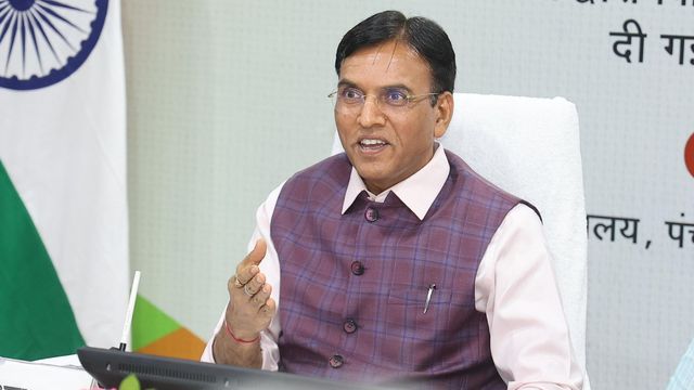 खेलमंत्री मनसुख मांडविया ने कहा- एशियाई खेल कोई ‘एक्सपोजर ट्रिप’ नहीं, पदक उम्मीदों पर फोकस
