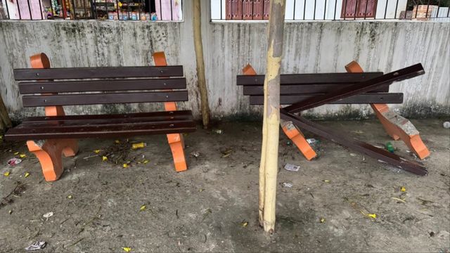 बांका रेलवे जंक्शन पर सुविधाओं का अभाव, महिला और पुरुष शौचालयों में कई दिनों से लटका है ताला
