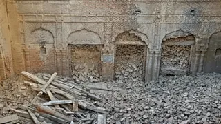 पाकिस्तान में फारूखाबाद में 125 वर्ष पुराने गुरुद्वारा साहिब के भवन को गिराने के प्रयास किया गया। सोशल मीडिया