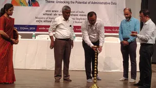 20वें सांख्यिकी दिवस पर आयोजित कार्यक्रम में सांख्यिकी महानिदेशालय के महानिदेशक व अन्य वरिष्ठ अधिकारी।