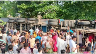 नवगछिया में ट्रक पलटने से 3 बच्चों ने दम तोड़ा