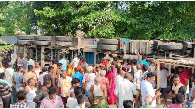 भागलपुर में तीन बड़े हादसे : 7 लोगों की मौत, नवगछिया में ट्रक पलटा, कहलगांव में मालगाड़ी ने 3 मजदूरों को कुचला
