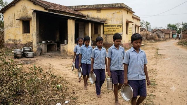 बोकारो में मिड-डे मील का संकट: 123 स्कूलों पर ₹1 करोड़ का बकाया, 4 स्कूलों में चूल्हा बंद
