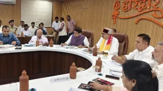 कांवड़ यात्रा की तैयारी को लेकर जनपद के प्रभारी मंत्री सतपाल महाराज ने अधिकारियों की बैठक ली, जिसमें जरूरी दिशा निर्देश दिए गए। जागरण